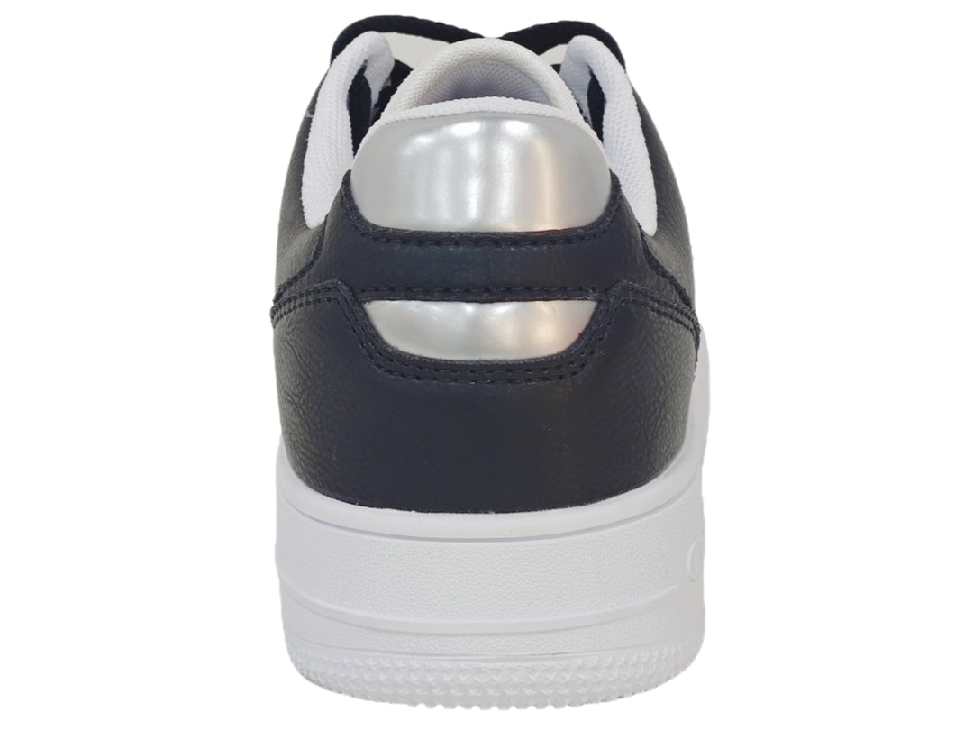 Tenis deportivos Champion en colores blanco y negro con suela blanca y logotipo lateral.