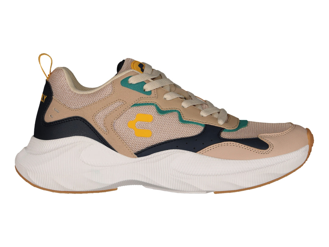 Tenis deportivos Charly en colores beige y marino con suela blanca gruesa y detalles en verde.