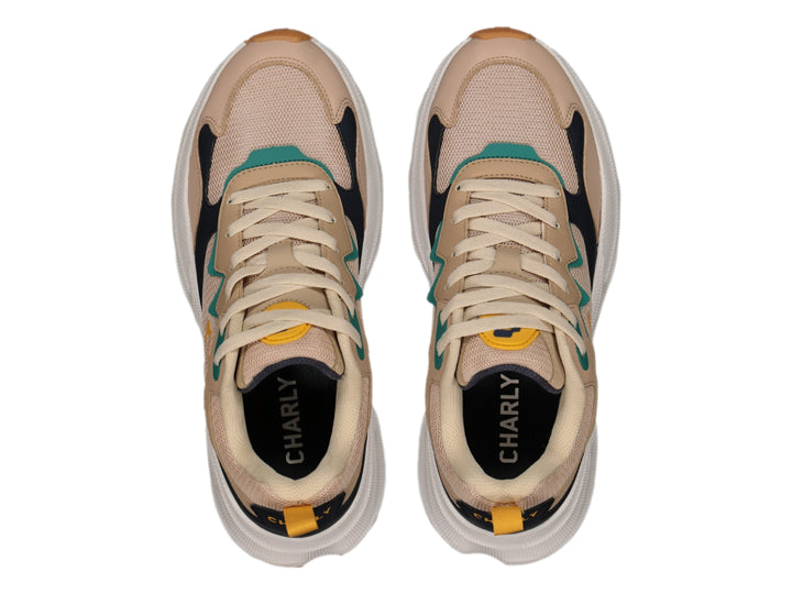 Tenis deportivos Charly en colores beige y marino con suela blanca gruesa y detalles en verde.