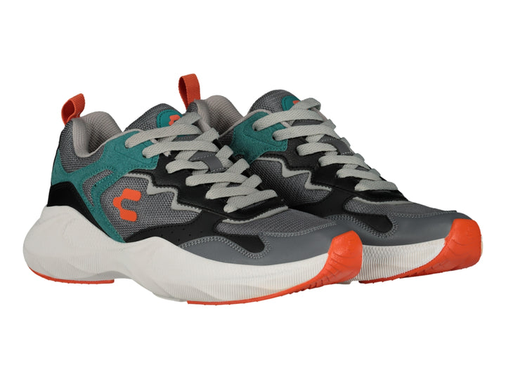 Tenis deportivos Charly color gris con detalles en verde azulado, negro y naranja, con suela blanca gruesa.
