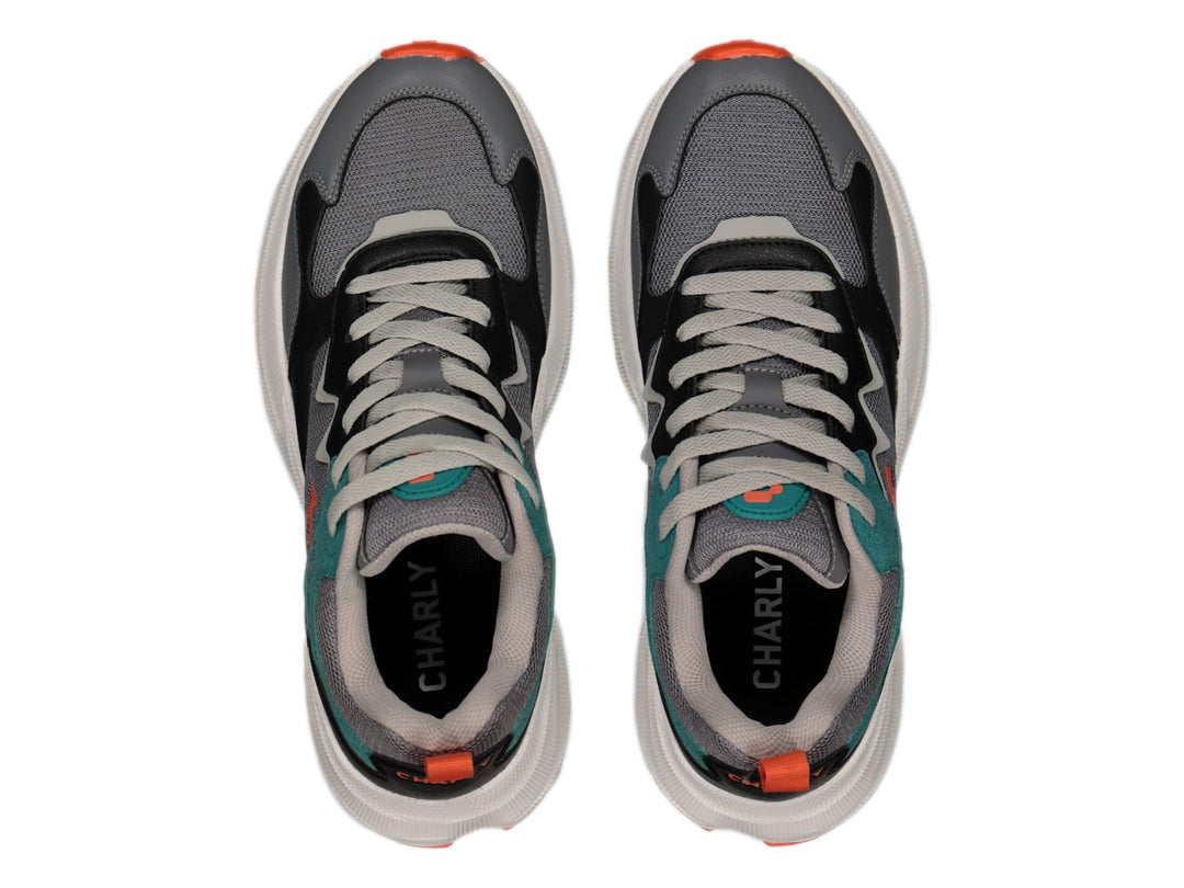 Tenis deportivos Charly color gris con detalles en verde azulado, negro y naranja, con suela blanca gruesa.