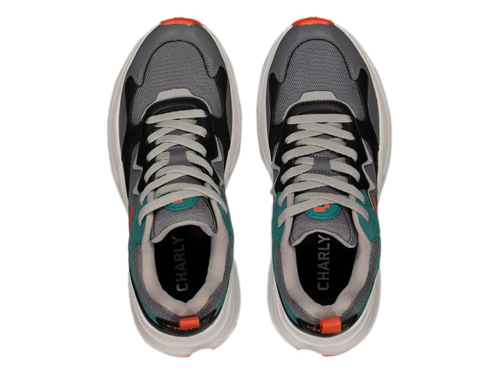 Tenis deportivos Charly color gris con detalles en verde azulado, negro y naranja, con suela blanca gruesa.
