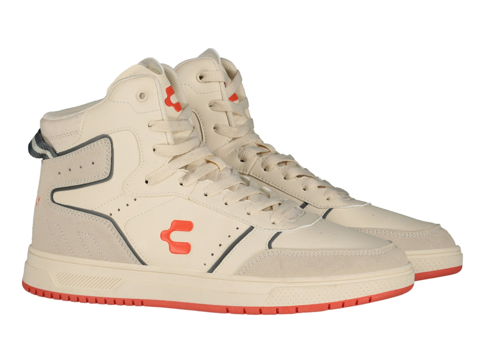 Tenis deportivos de bota marca Charly en color beige con suela y detalles en naranja.