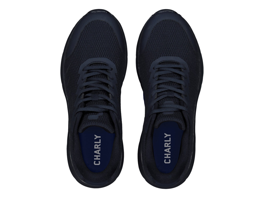 Zapato deportivo Charly en color azul marino con tejido transpirable y suela robusta.