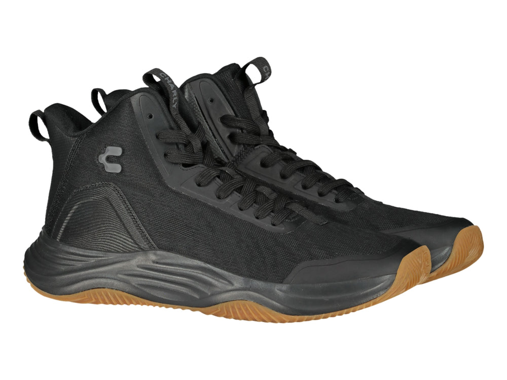 Tenis de baloncesto Charly color negro con suela de goma marrón y diseño de bota alta.