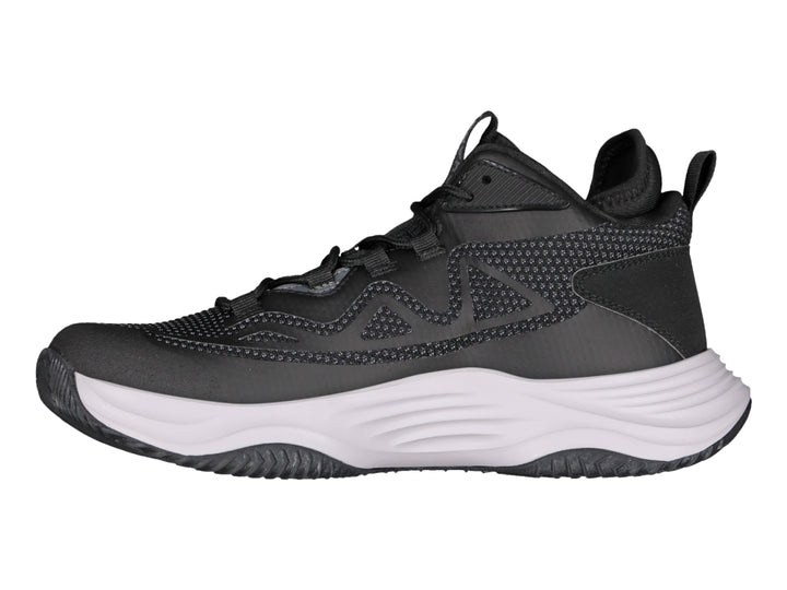 Tenis de baloncesto Charly color negro con suela blanca y detalles en malla gris.