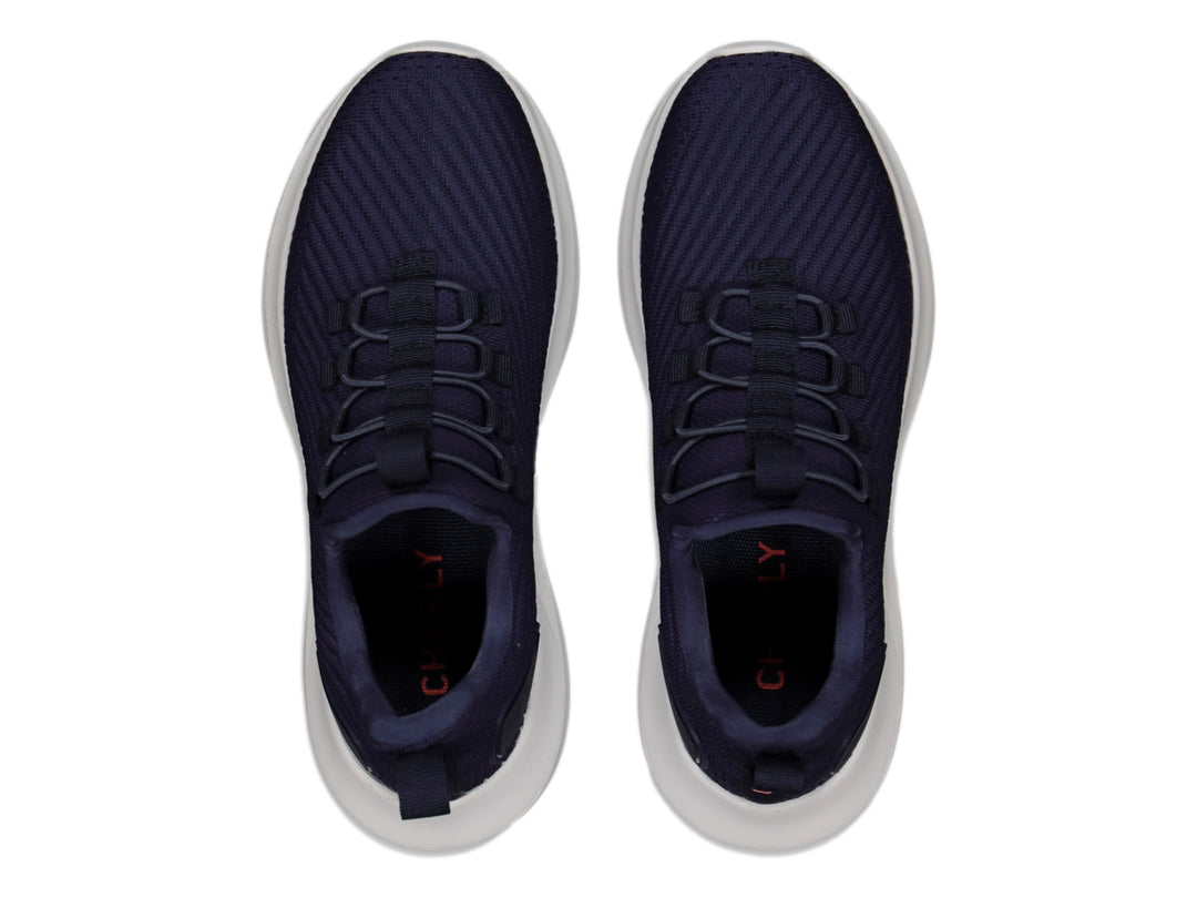 Tenis deportivos Charly color azul marino con suela blanca y detalles en coral.