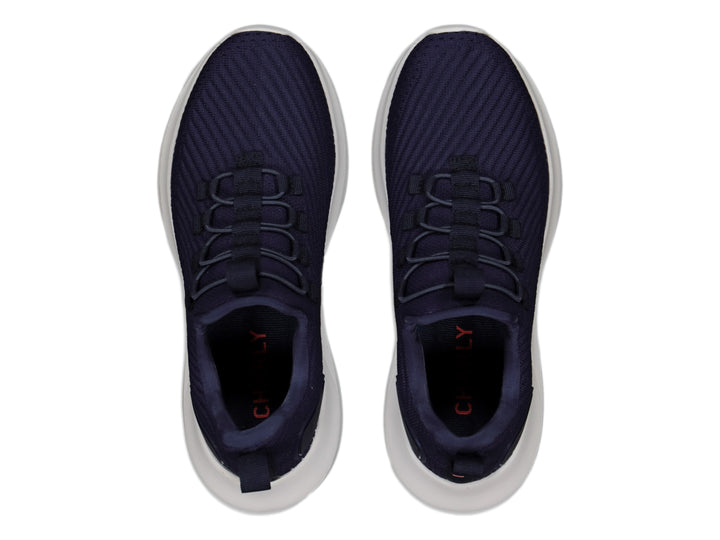 Tenis deportivos Charly color azul marino con suela blanca y detalles en coral.