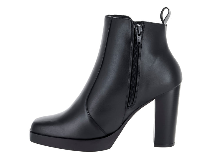 Botín de cuero negro para mujer con tacón cuadrado y plataforma, diseño liso y elegante.