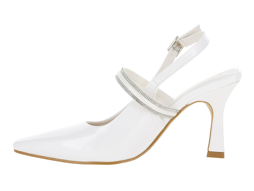 Zapato de tacón blanco con punta fina y correas adornadas con cristales brillantes.