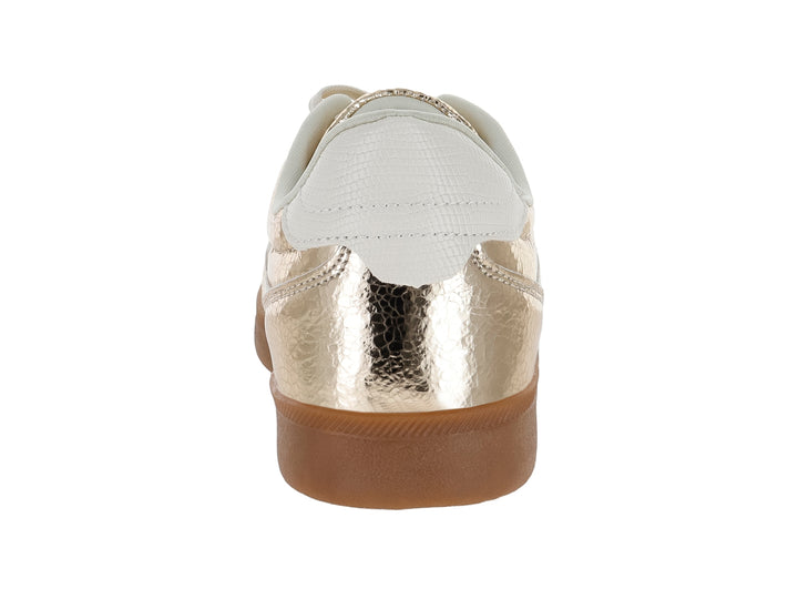 Tenis Clasben Altair en color oro metálico con detalles en blanco y suela café.