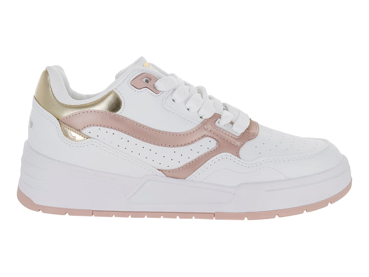 Tenis Clasben Mika color blanco con detalles en oro rosado y suela de plataforma blanca.