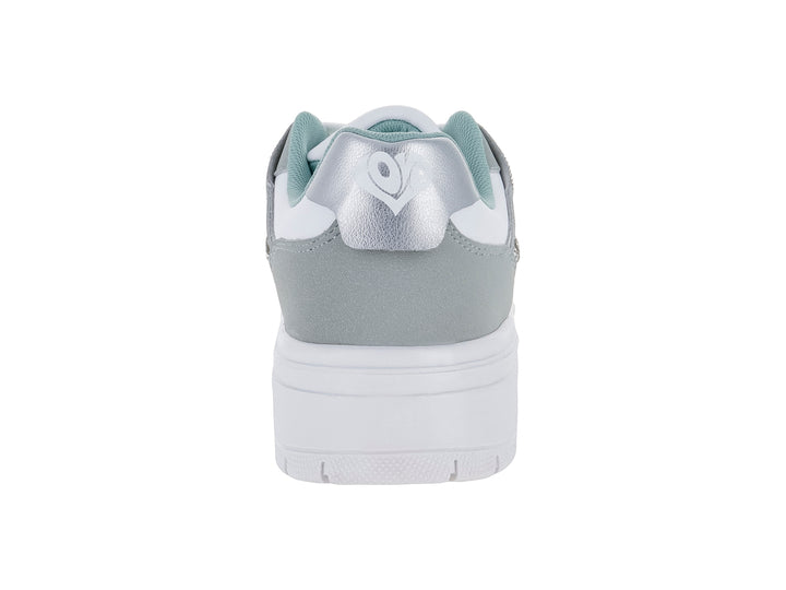 Tenis Clasben color blanco y verde menta con suela de plataforma gruesa.