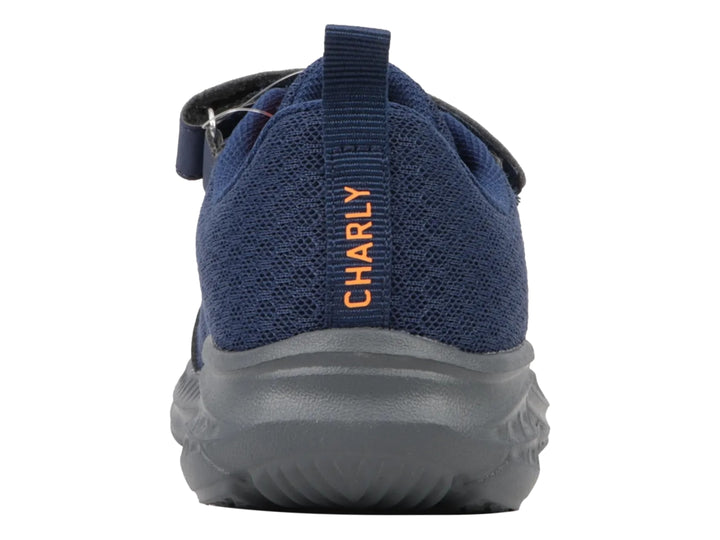 Tenis deportivos Charly para niño en color azul marino con suela gris y detalles en naranja.
