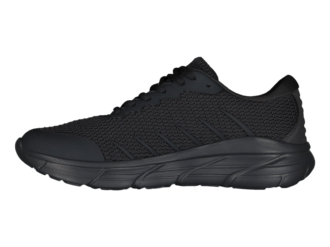 Tenis deportivos Charly color negro total con tejido de malla y suela robusta.