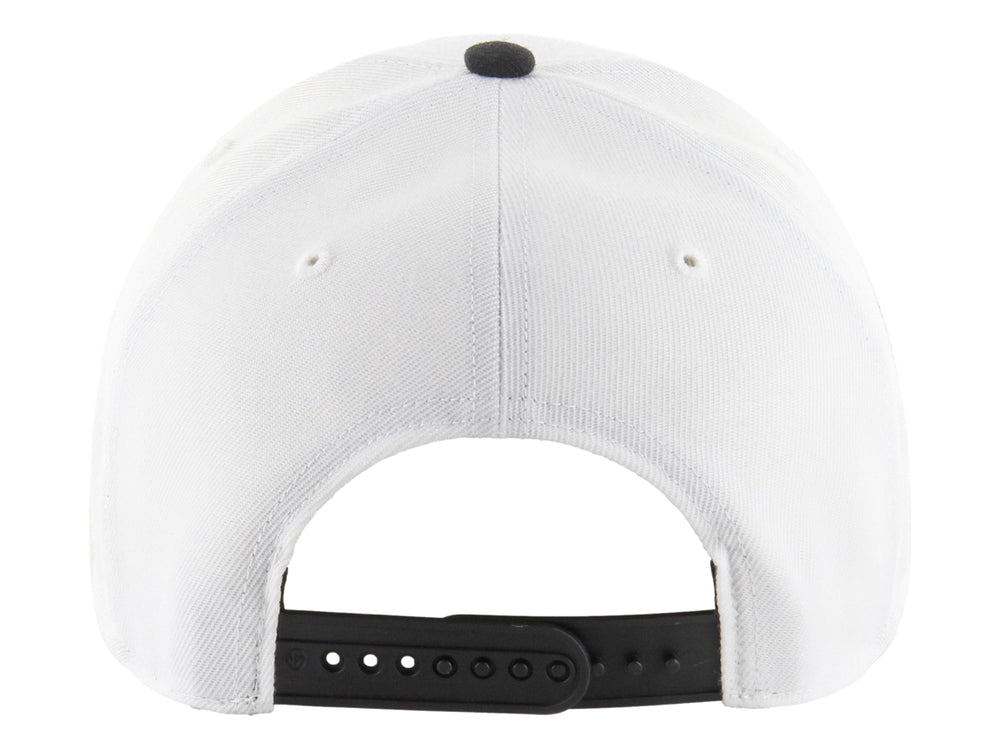 Gorra de béisbol 47 Brand con corona blanca, visera negra y logotipo LA bordado en negro.
