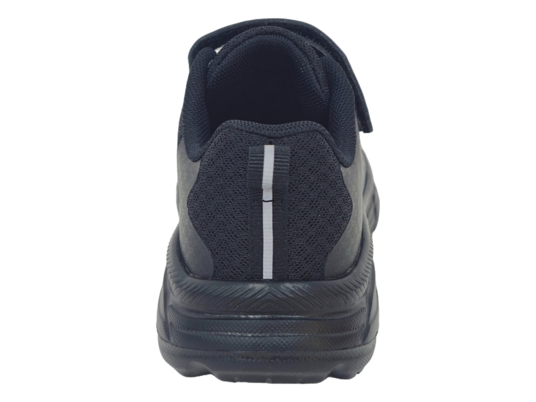 Tenis deportivos Champion color negro con correa de ajuste y agujetas para niño.
