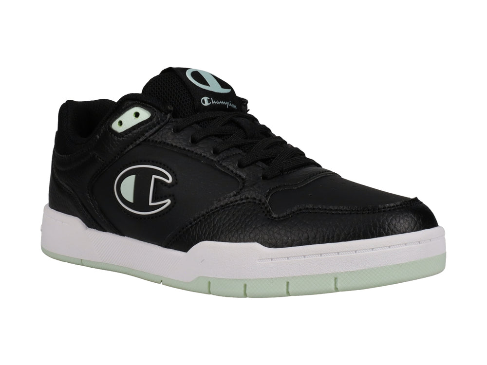 Tenis Champion color negro con suela blanca y detalles en verde menta.