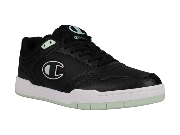 Tenis Champion color negro con suela blanca y detalles en verde menta.