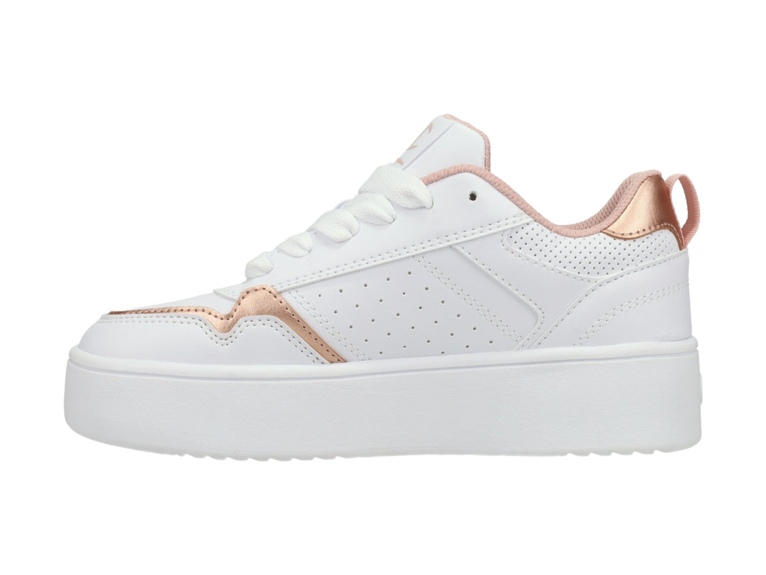 Tenis Champion blancos de plataforma con detalles en color oro rosa.