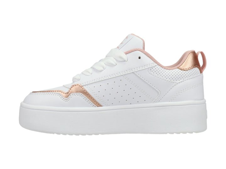 Tenis Champion blancos de plataforma con detalles en color oro rosa.