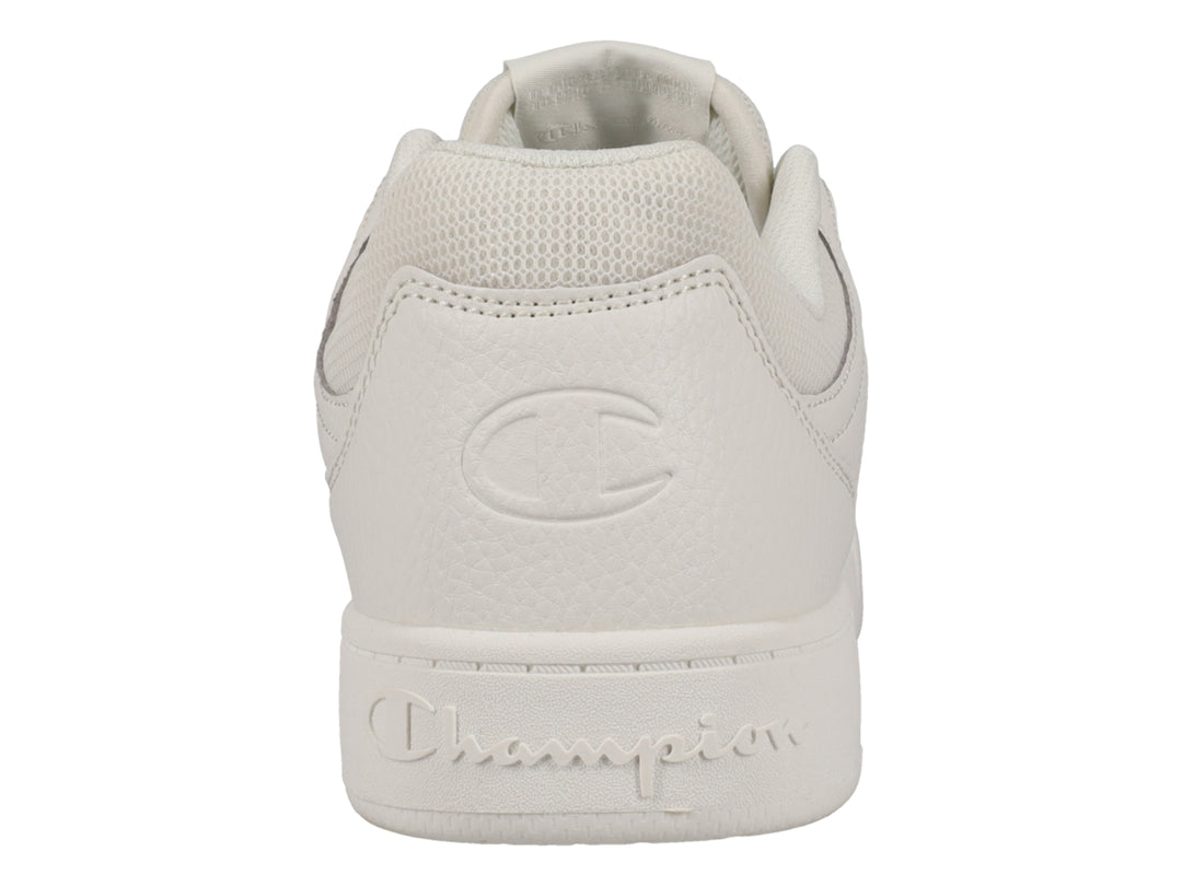 Tenis Champion color hueso, diseño deportivo de corte bajo con logo lateral.