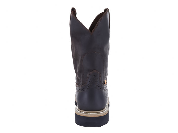 Bota estilo truck de cuero color choco con suela negra dentada y costuras blancas.