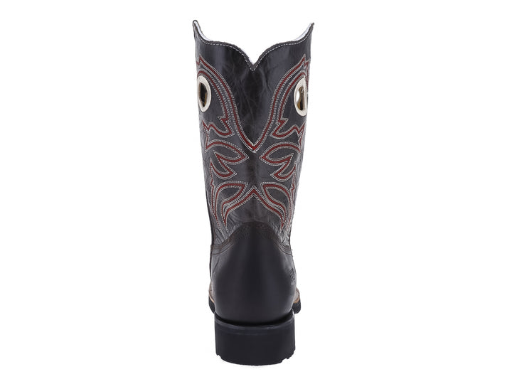 Bota vaquera de cuero color negro con detalles bordados en marrón y rojo y punta cuadrada.