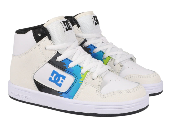 Tenis DC Shoes de bota color blanco con diseño gráfico en azul y negro en el lateral.