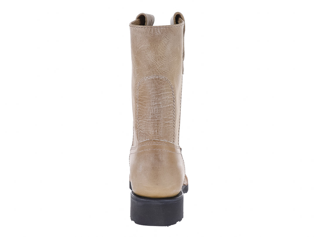Bota vaquera de cuero color latón con suela negra y detalle de marca Angus.