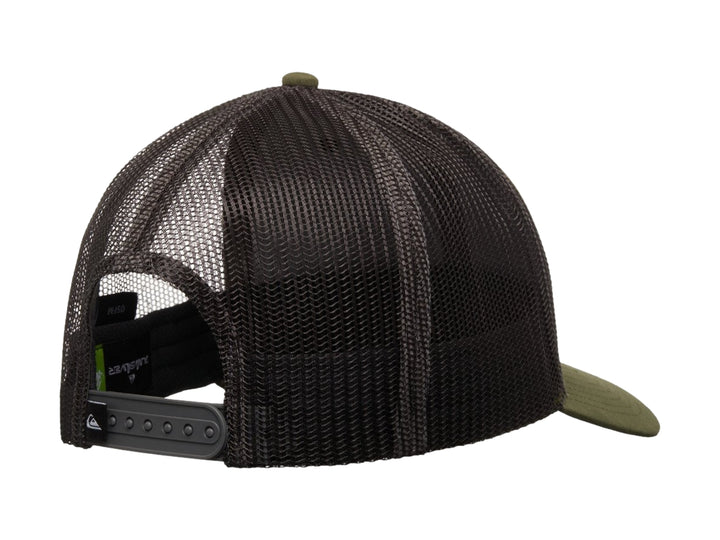 Gorra Quiksilver color verde oliva con panel trasero de malla gris oscuro y parche frontal.