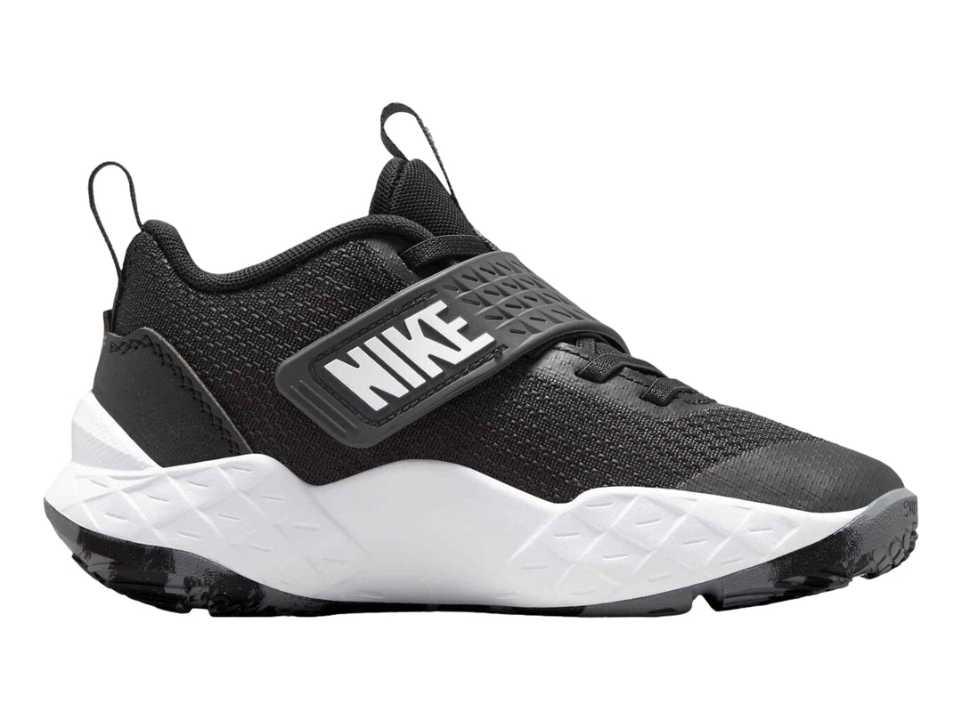 Tenis Nike Team Hustle D 12 para niño en colores negro y blanco con correa de ajuste