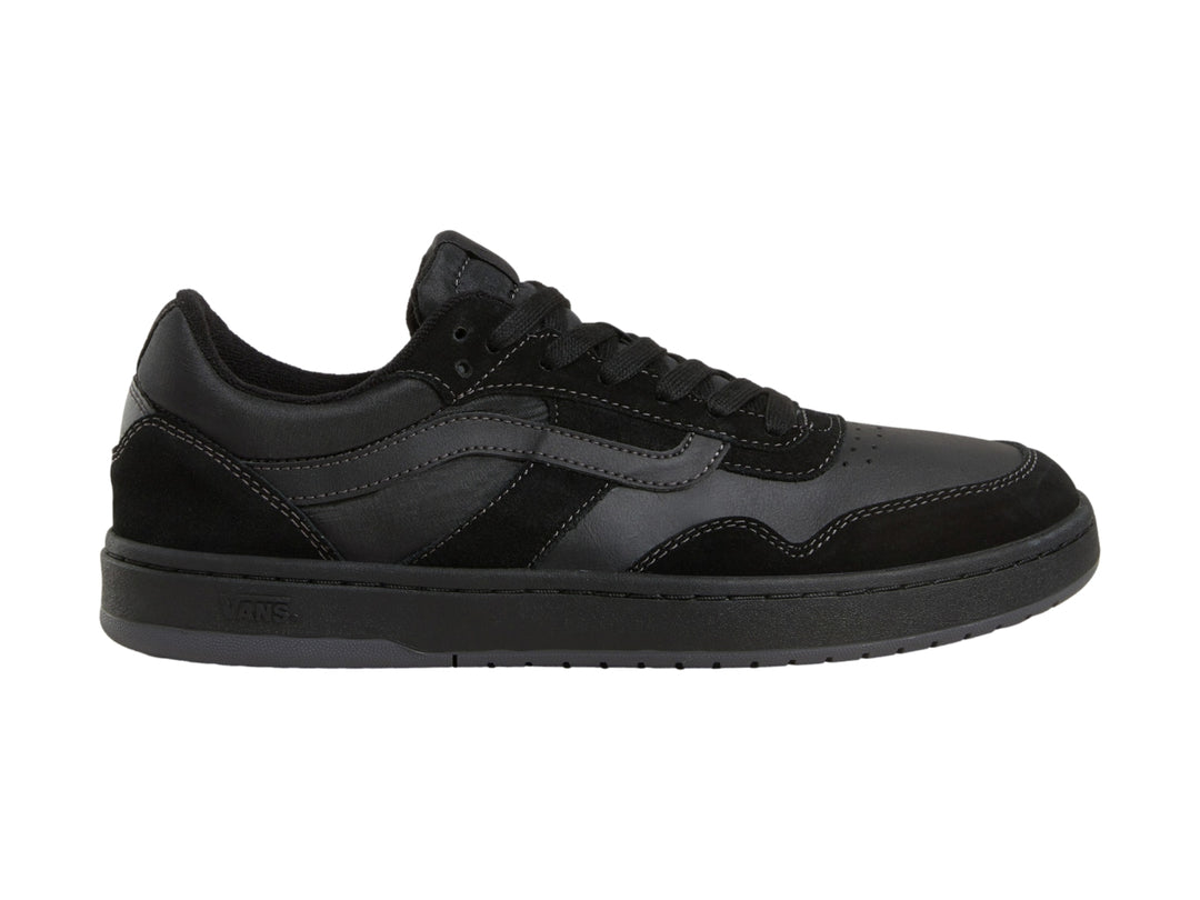 Tenis VANS Cruze 3.0 en color negro total, vista lateral sobre fondo blanco.