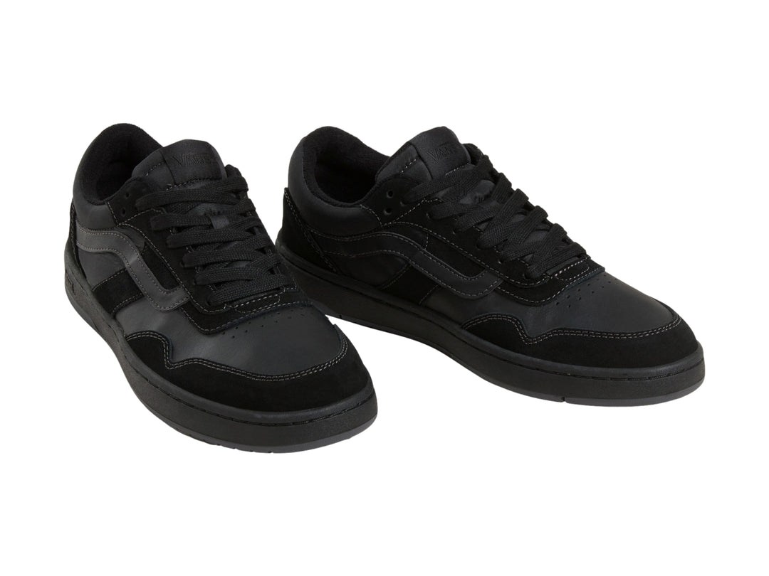 Tenis VANS Cruze 3.0 en color negro total, vista lateral sobre fondo blanco.