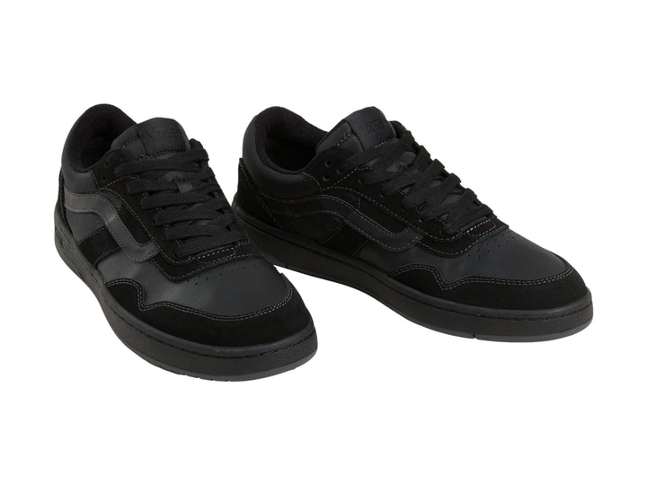 Tenis VANS Cruze 3.0 en color negro total, vista lateral sobre fondo blanco.