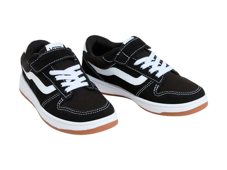 Tenis VANS Ryland LS en color negro con franja blanca, cierre de velcro y suela marrón.