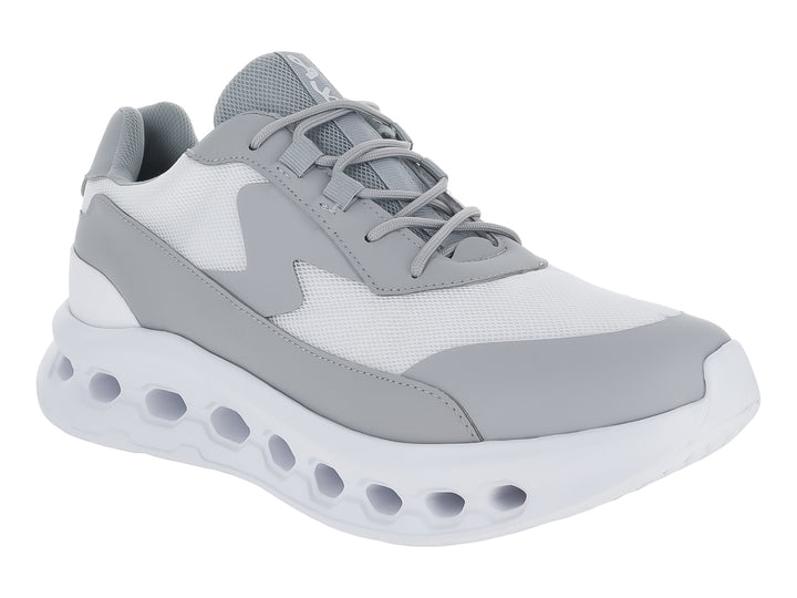 Tenis deportivos Andrax color gris y blanco con suela blanca gruesa y perforada.