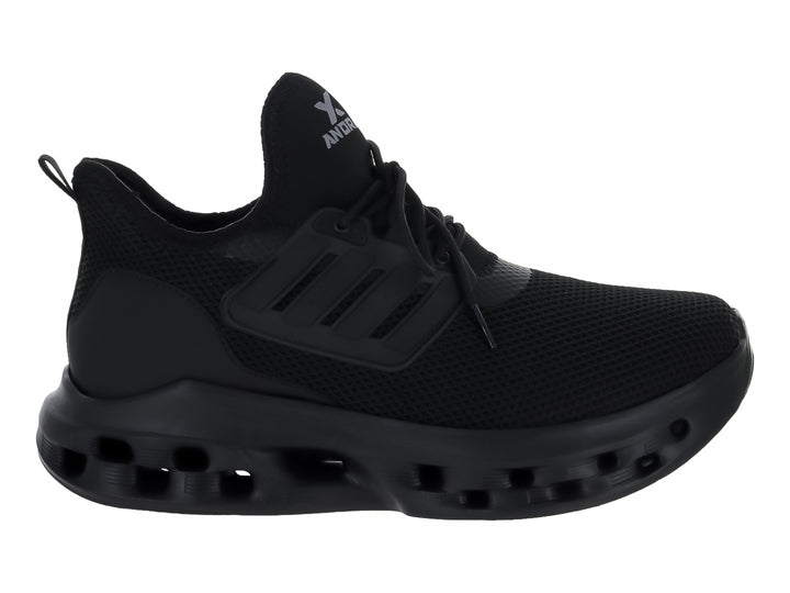 Tenis deportivos Andrax color negro con suela gruesa perforada y tejido de malla.