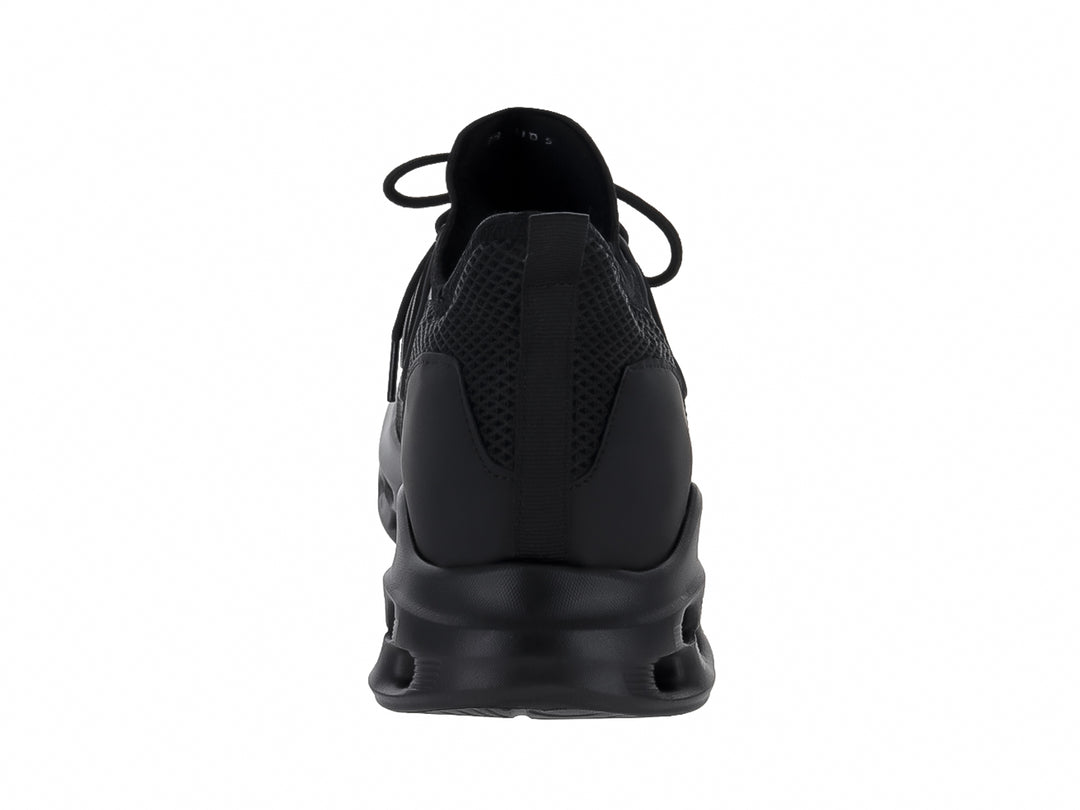 Tenis deportivos Andrax color negro con suela gruesa perforada y tejido de malla.