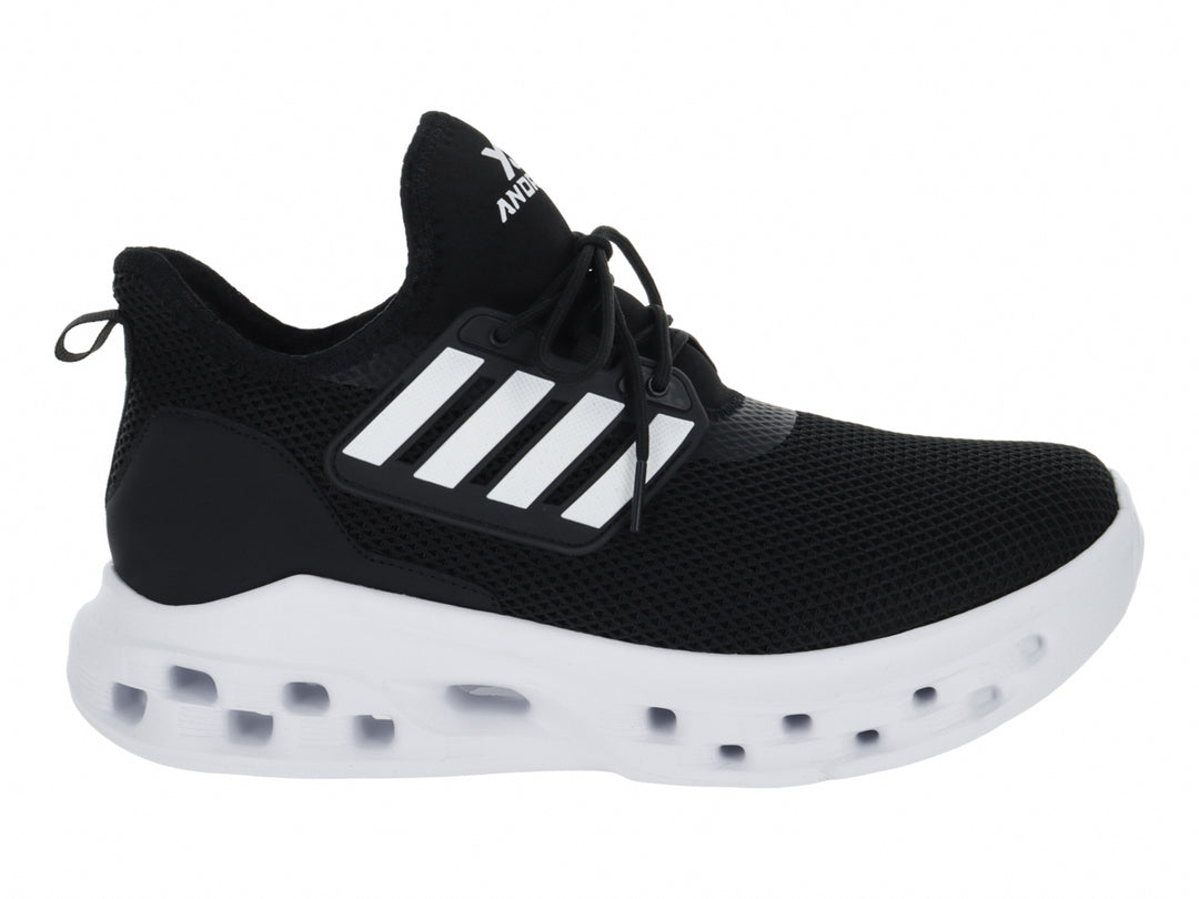 Tenis deportivos Andrax color negro con suela blanca y detalles laterales blancos.