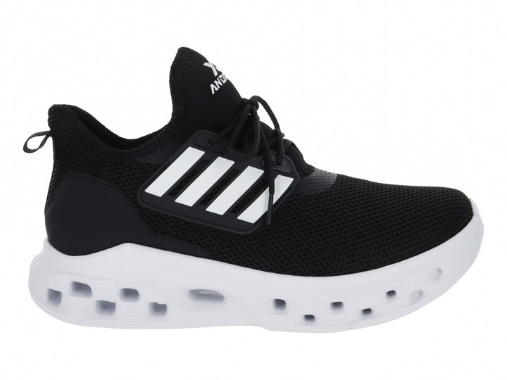 Tenis deportivos Andrax color negro con suela blanca y detalles laterales blancos.