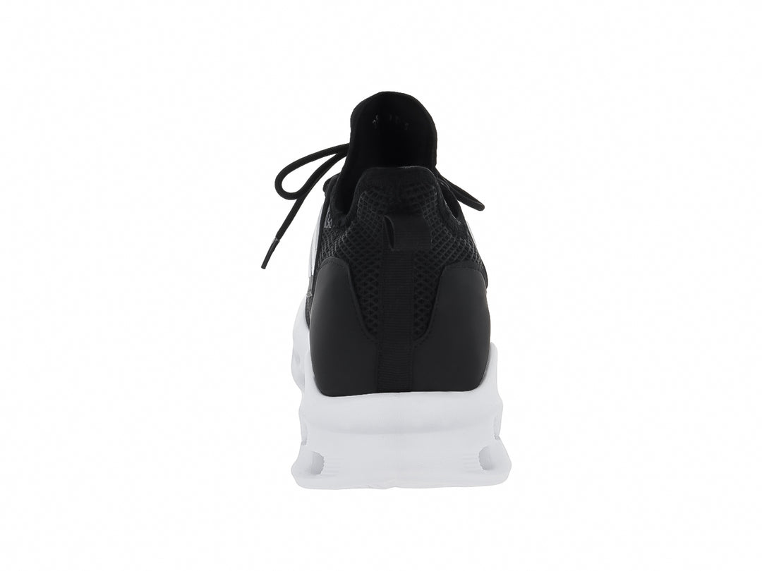 Tenis deportivos Andrax color negro con suela blanca y detalles laterales blancos.