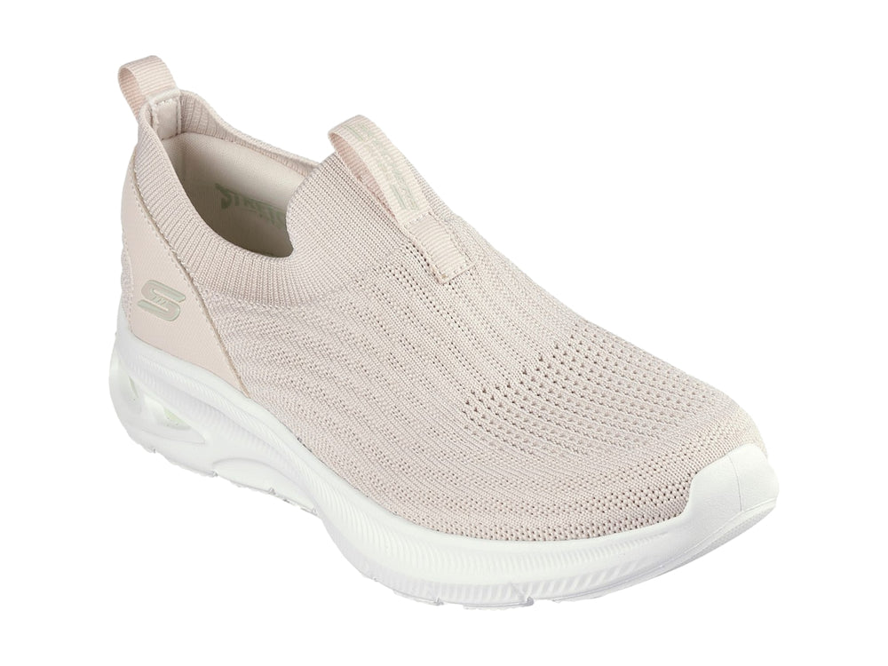 Tenis Skechers Bob's Unity color beige natural con suela blanca y diseño slip-on tejido.