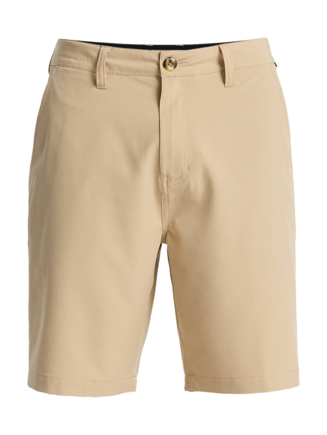 Hombre vistiendo shorts de surf color khaki de la marca Quiksilver.