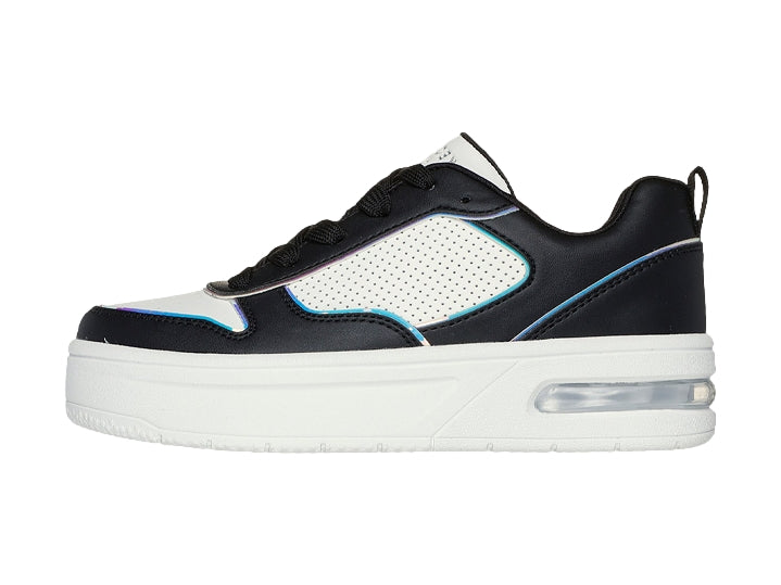 Tenis Skechers color negro y blanco con detalles en azul, suela blanca de plataforma y cámara de aire visible.