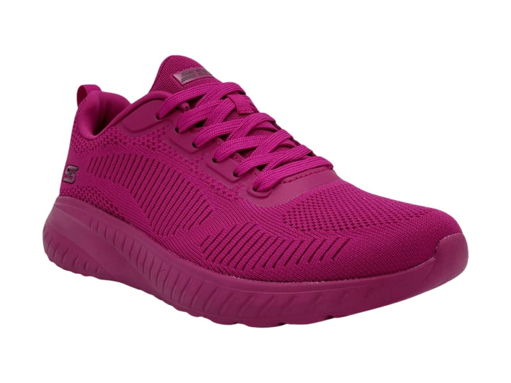 Tenis deportivos Skechers color fucsia con tejido transpirable y suela a juego.