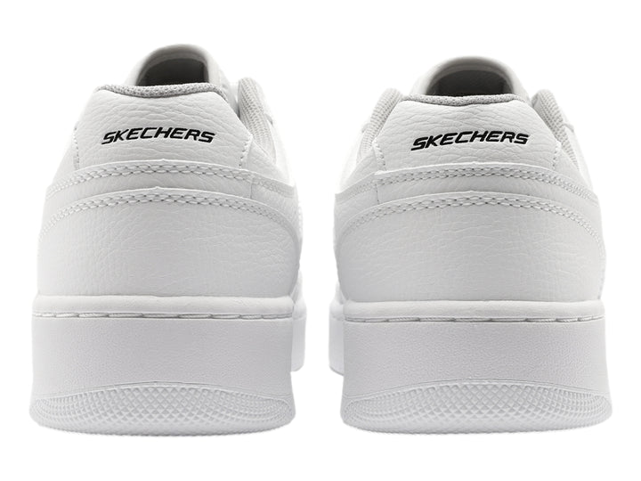 Tenis blancos Skechers Sport Court 92 de corte bajo con cordones y suela plana.