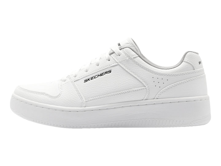 Tenis blancos Skechers Sport Court 92 de corte bajo con cordones y suela plana.