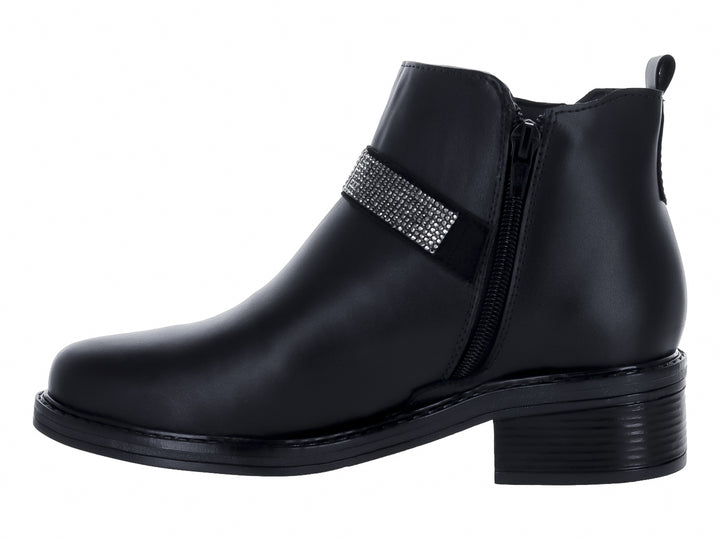 Botín negro de Luna Rosa con detalle de hebilla y correa decorada con brillantes.