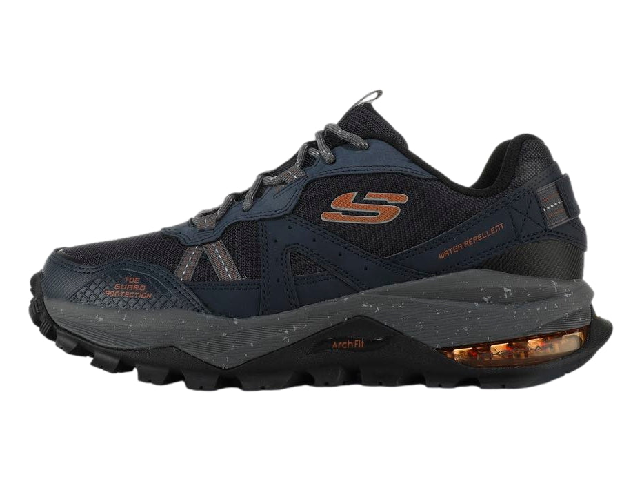 Tenis Skechers Arch Fit Trail Air en color azul marino con detalles grises y suela robusta para senderismo.
